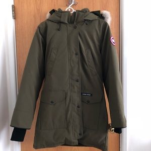 Women’s Canada Goose Winter Coat NEVER WORN